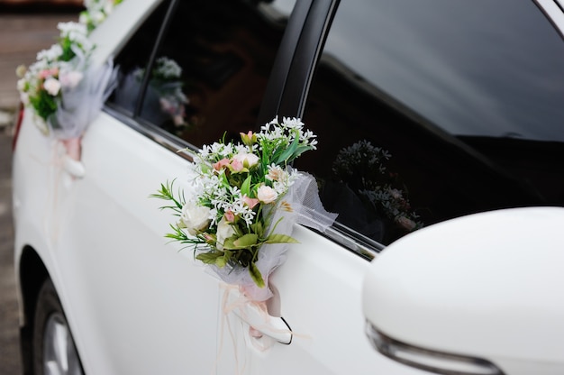 Decoração de casamento no carro de casamento