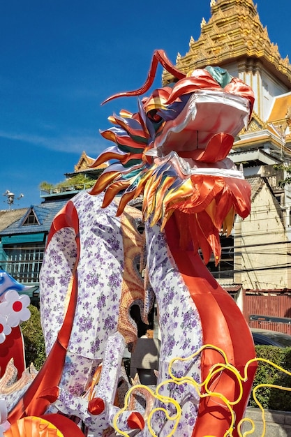 Decoração de dragão para o ano novo chinês em Bangkok Chinatown