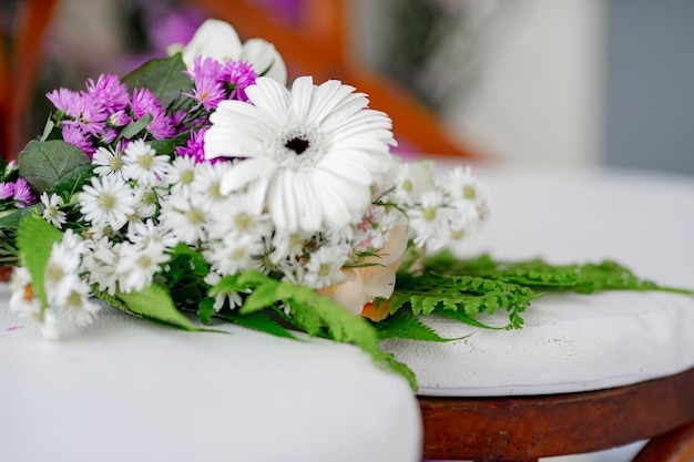 Foto decoração de flores na decoração de casamento
