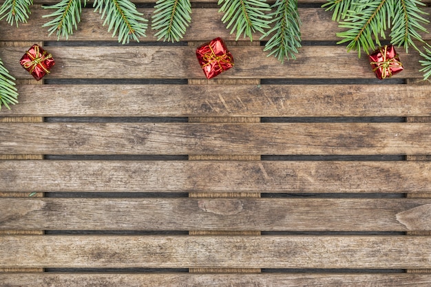 Decoração de fundo: decorações de natal em um espaço de fundo e cópia de madeira