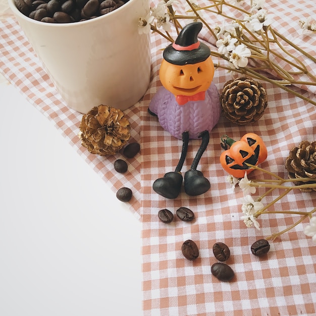 Decoração de halloween com abóboras amigáveis