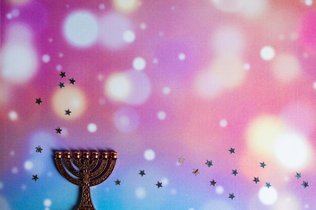 Foto decoração de hanukkah com menorah com espaço de cópia