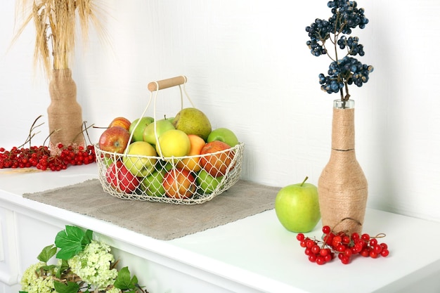 Decoração de interiores para casa na mesa branca