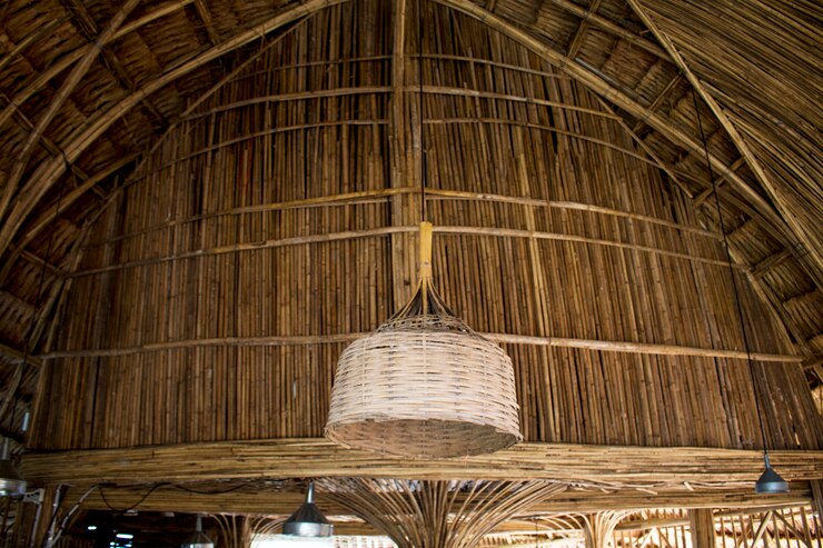 Foto decoração de lâmpada de bambu em casa de bambu.