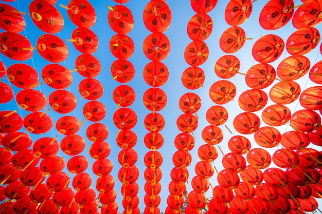 Decoração de lanterna vermelha para o festival do ano novo chinês no santuário chinês