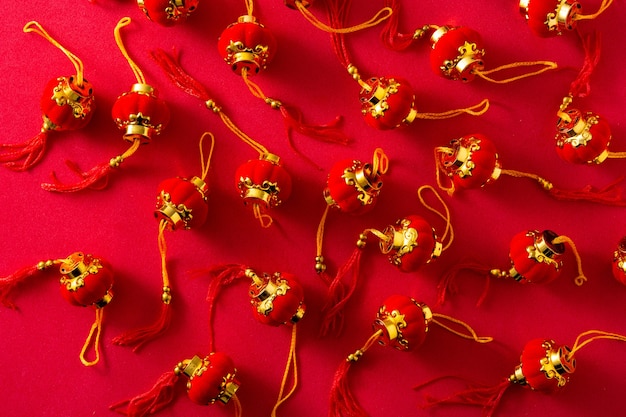 Decoração de lanterninha para festival de ano novo chinês em fundo vermelho