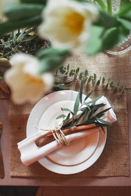 Decoração de mesa de casamento ao ar livre flatlay