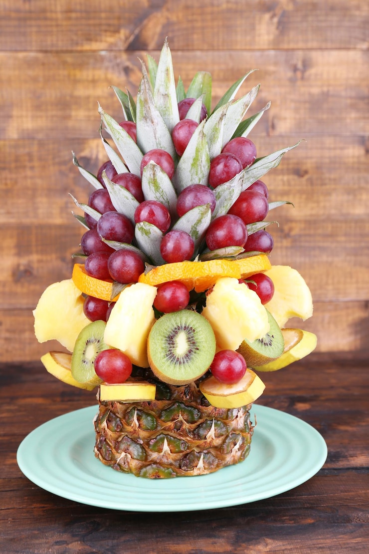Foto decoração de mesa feita de frutas em fundo de madeira marrom