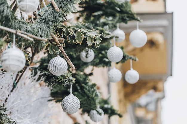 Decoração de natal ao ar livre no prédio