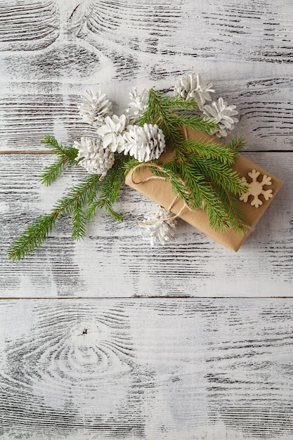 Decoração de natal. caixas com presentes de natal. embalagem bonita. embrulho com fotos. feito à mão.