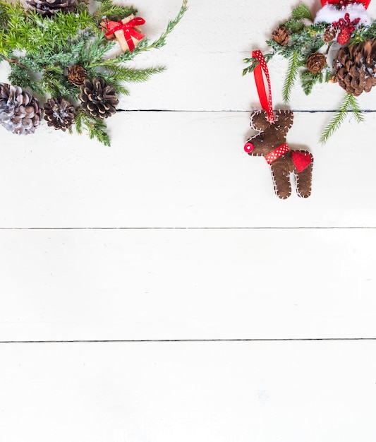 Decoração de Natal com fundo de madeira. Temporada de inverno e feliz ano novo.