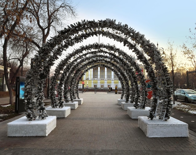 Decoração de Natal de Almaty na rua Panfilov