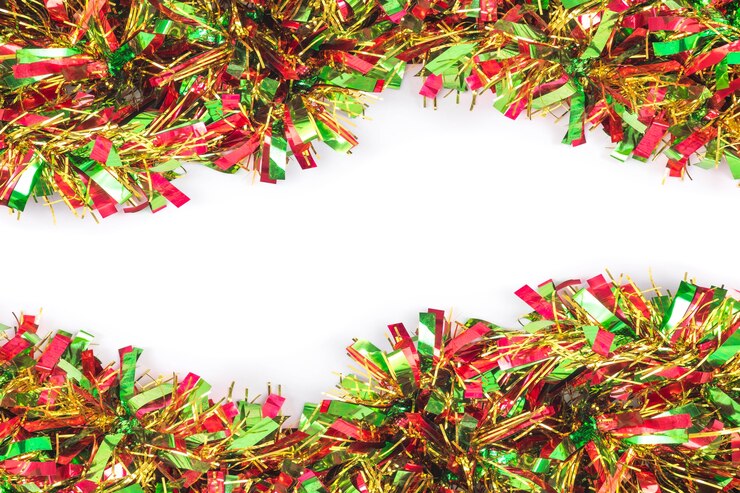 Foto decoração de natal do ouropel em um fundo branco