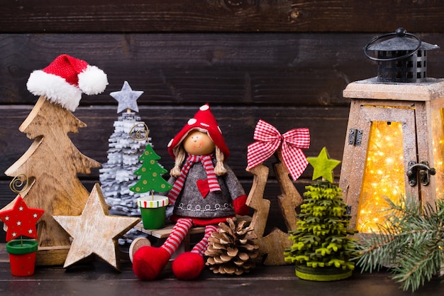 Decoração de Natal e lanterna. Cartão de saudação símbolo de un Natal.