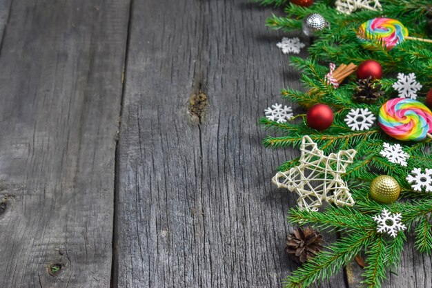 Decoração de natal em mesa de madeira