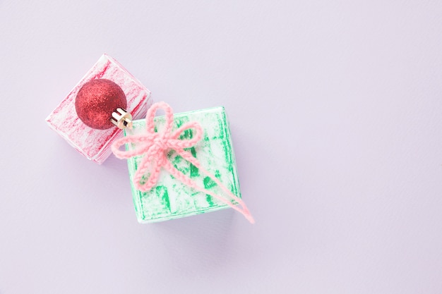 Decoração de Natal em um fundo pastel