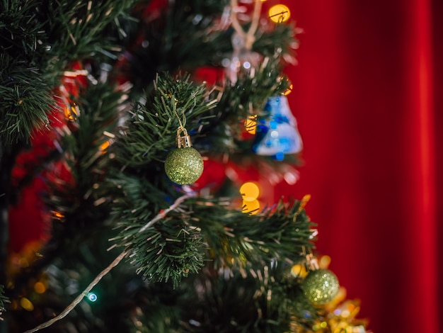 Decoração de natal na árvore