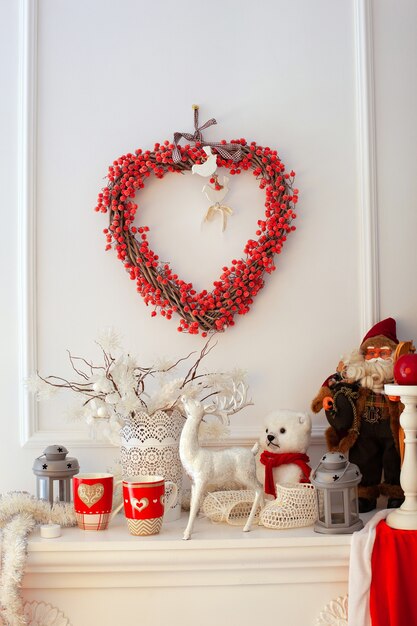 Decoração de natal na lareira em casa