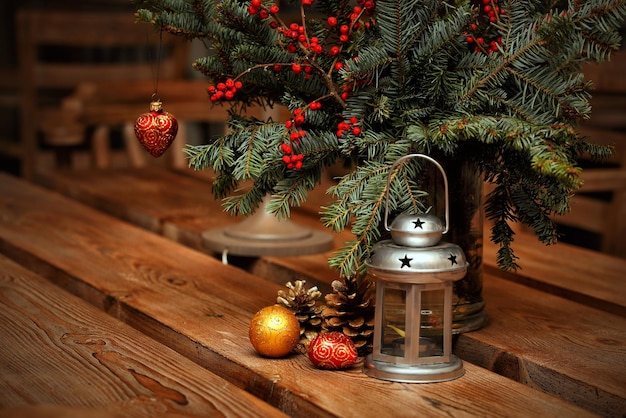 Decoração de natal na mesa de madeiraxa