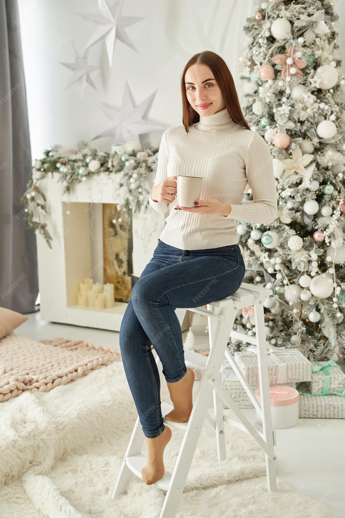 Decoração de natal vintage árvore de natal e presentes aconchegante manhã  de inverno