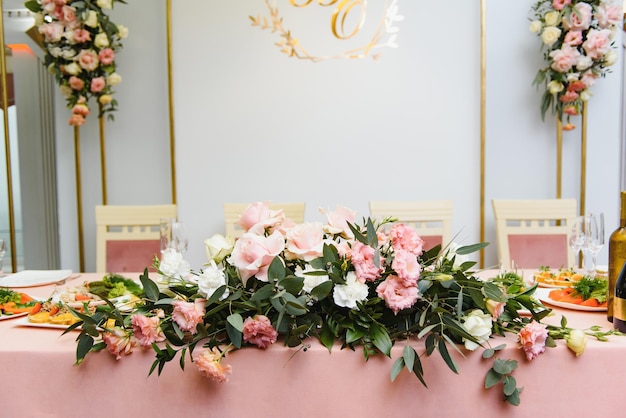 Decoração do restaurante no banquete de casamento