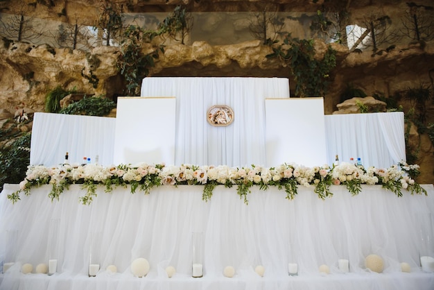 Decoração do restaurante no banquete de casamento