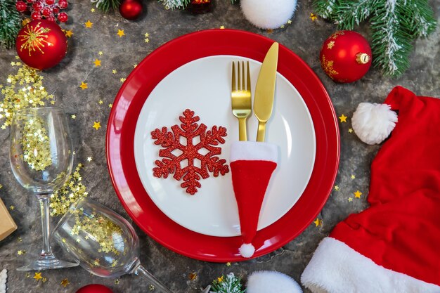 Decoração e configuração de mesa de fundo de Natal. Foco seletivo. Natureza.