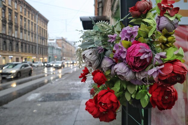 Decoração floral em uma rua da cidade