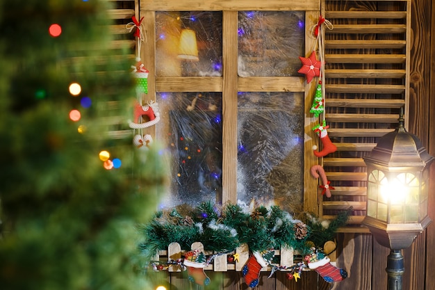 Decoración de alféizar de la ventana de Navidad atmosférica
