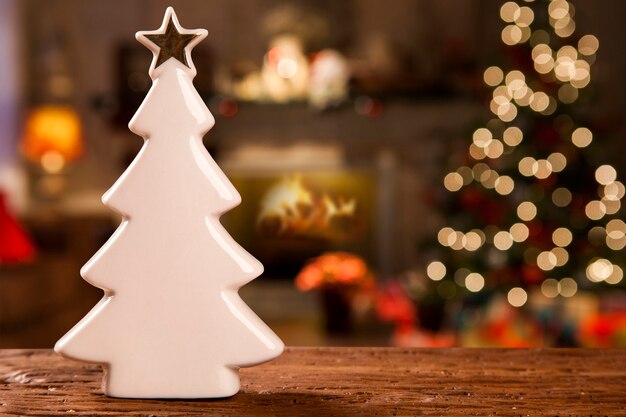 Decoración del árbol de Navidad blanco. Navidad borrosa.