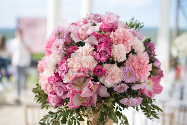 Decoración de boda con flores.