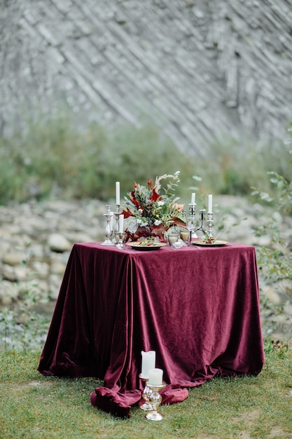 Decoración de la boda en la mesa