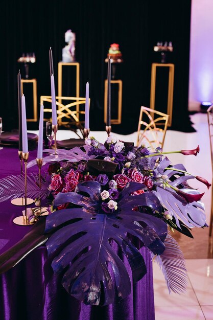 Foto decoración de bodas veri peri decorada con el color de moda del año very peri