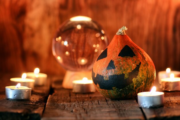 decoración de cabeza de calabaza y velas