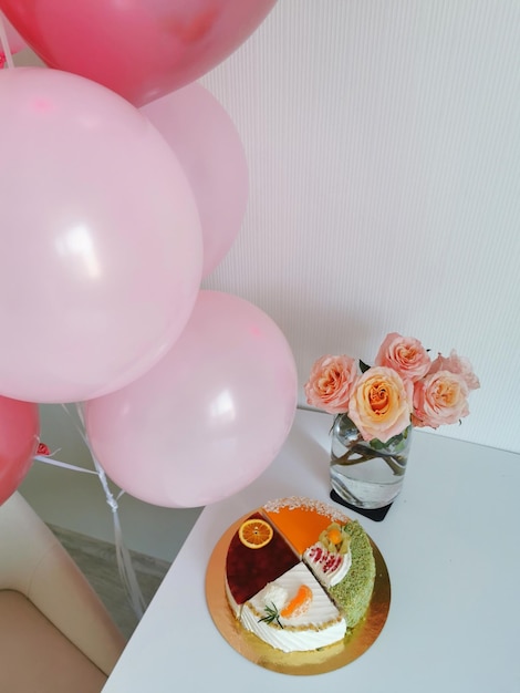 Decoración de cumpleaños para niñas y niños Composición de pastel flores globos rosa