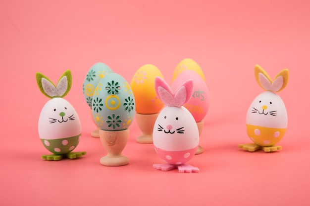 Decoración de huevos de Pascua issolated en rosa