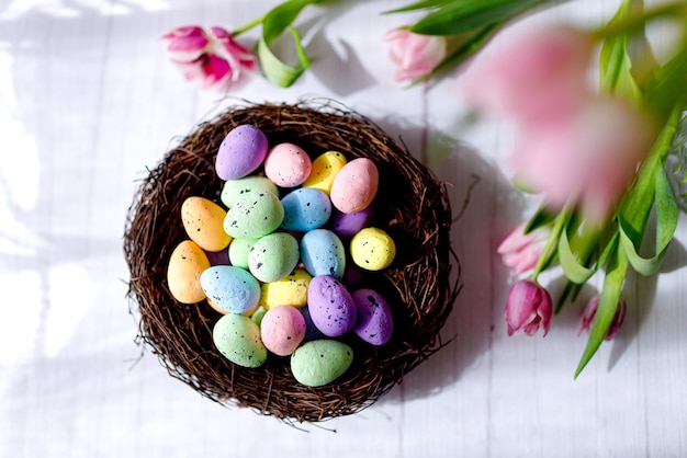 Decoración de huevos de pascua de primavera Huevos de pascua coloridos