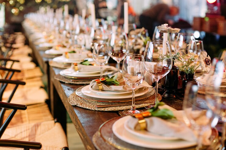 Foto decoración de mesa de año nuevo en un restaurante fiesta festiva detalles brillantes