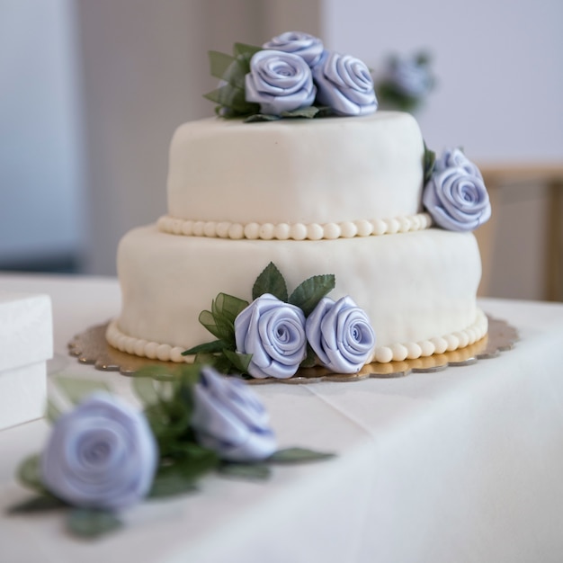 Decoración en una mesa de boda