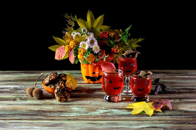 Decoración de una mesa para las vacaciones de otoño.