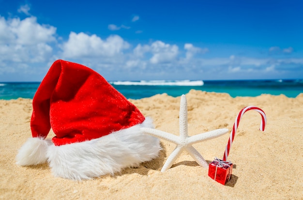 Foto decoración de navidad y año nuevo de playa tropical