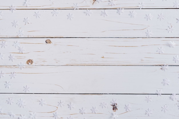 Foto decoración de la navidad en el fondo de madera blanco con el espacio de la copia.