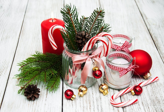 Decoración navideña con bastones de caramelo