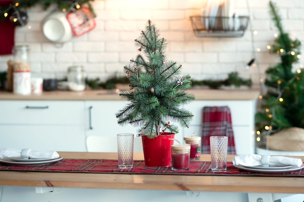 Decoración navideña en la cocina.