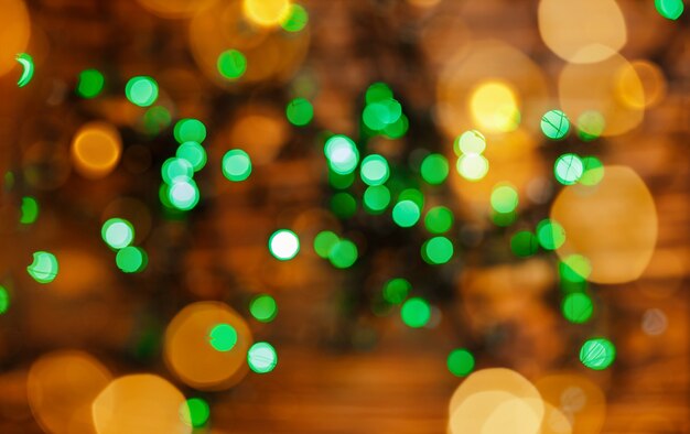 Decoración navideña o luces de guirnalda luces bokeh en color dorado