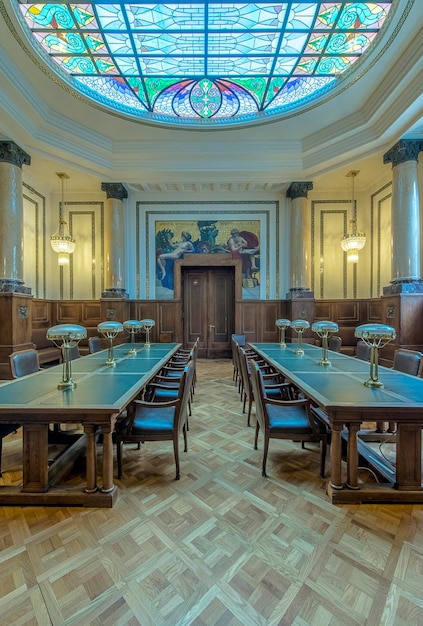 Decoración ornamentada en la sala de lectura de los Archivos Estatales de Croacia Zagreb Zagreb Croacia