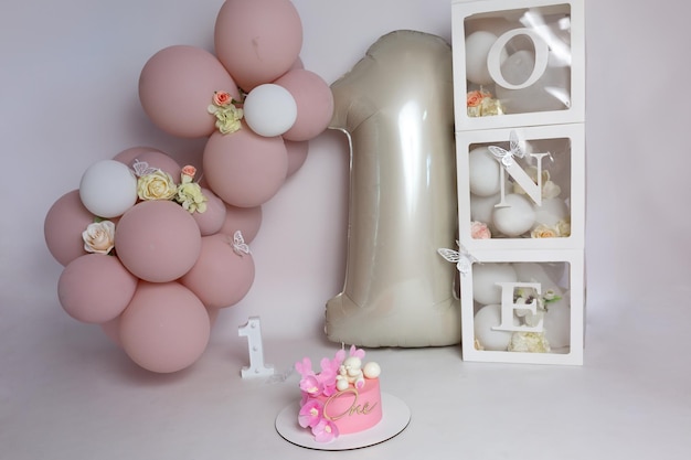 Decoración de primer cumpleaños de cumpleaños globos y cubos Copiar espacio