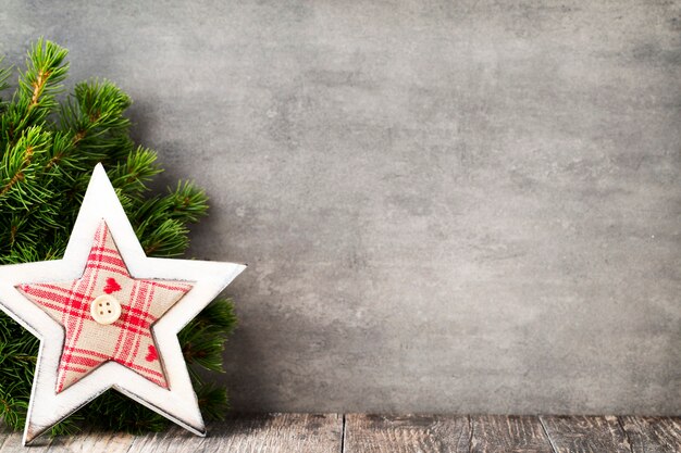 Decoración y rama de árbol de Navidad