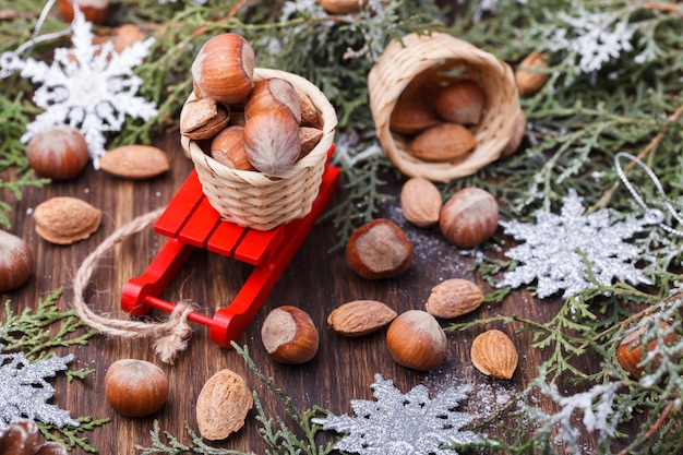 Decoración de vacaciones de Navidad y año nuevo. Conos