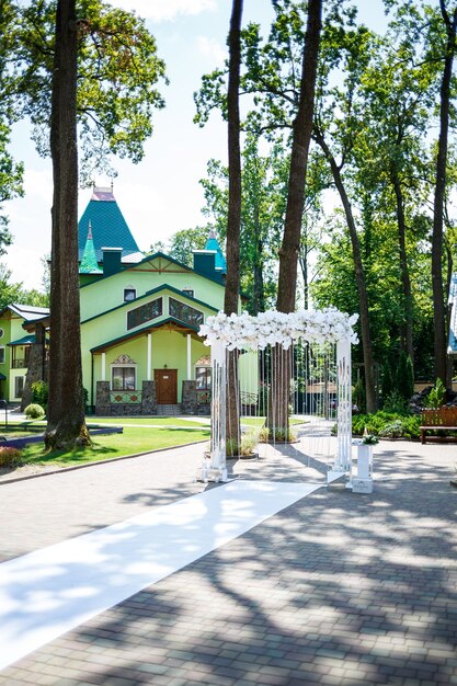 Decoraciones de boda el día de la boda para los recién casados.